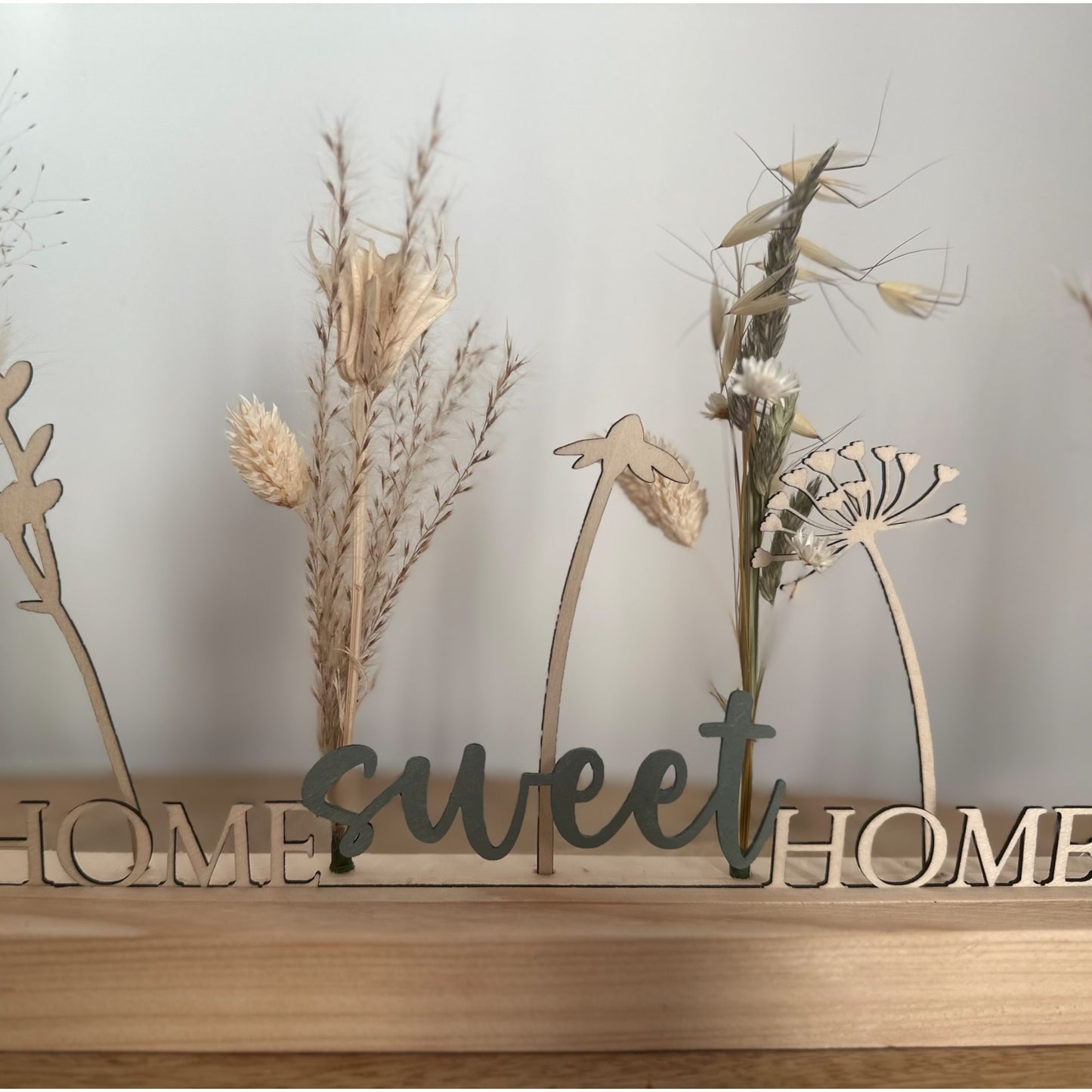 Barre décorative de fleurs séchées et bois naturel