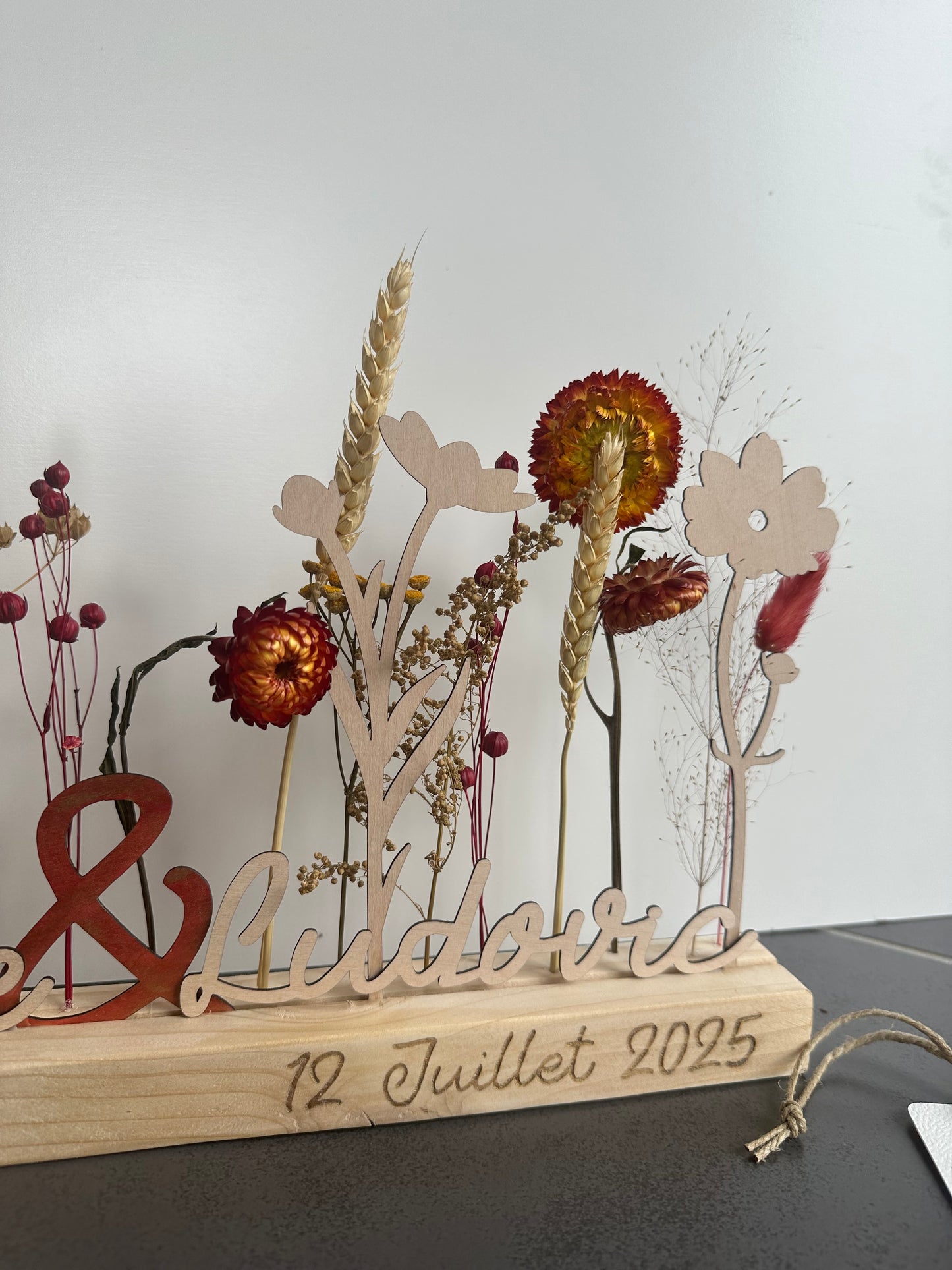 Barre florale personnalisée bois | Prénoms avec fleurs séchées